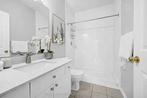 255 Keats Way Waterloo ON N2L 6N6