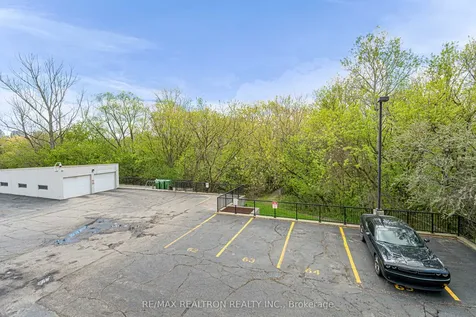 255 Keats Way Waterloo ON N2L 6N6