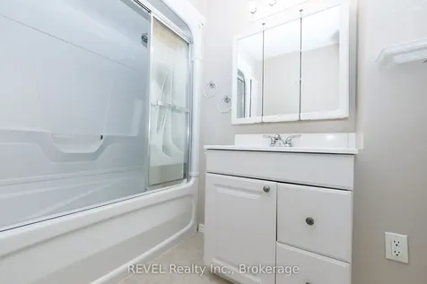3430 Saint George Avenue Niagara Falls ON L2J 2P8