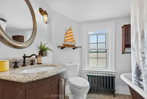 124 Catharine Street Port Colborne ON L3K 4K4