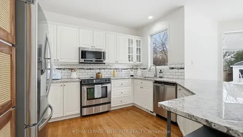 20 Farmfield Crescent Kanata ON K2M 2S9