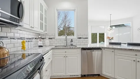 20 Farmfield Crescent Kanata ON K2M 2S9
