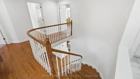 20 Farmfield Crescent Kanata ON K2M 2S9