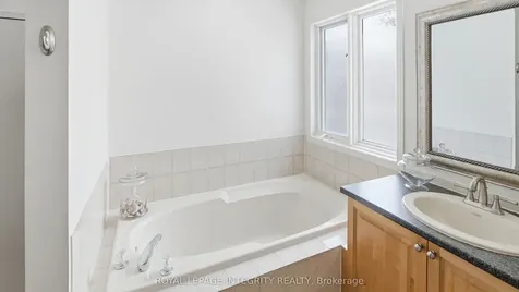 20 Farmfield Crescent Kanata ON K2M 2S9