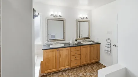 20 Farmfield Crescent Kanata ON K2M 2S9