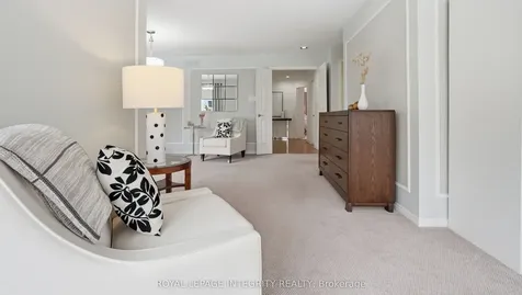 20 Farmfield Crescent Kanata ON K2M 2S9