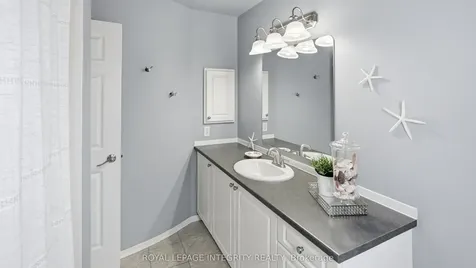 20 Farmfield Crescent Kanata ON K2M 2S9