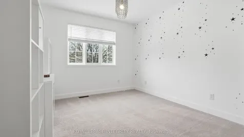 20 Farmfield Crescent Kanata ON K2M 2S9