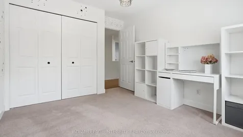 20 Farmfield Crescent Kanata ON K2M 2S9