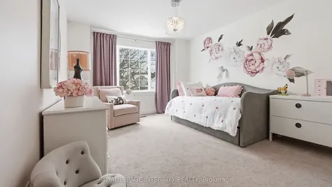 20 Farmfield Crescent Kanata ON K2M 2S9