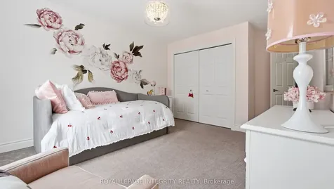 20 Farmfield Crescent Kanata ON K2M 2S9