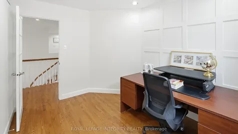 20 Farmfield Crescent Kanata ON K2M 2S9