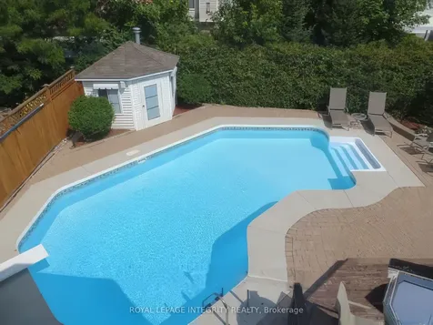 20 Farmfield Crescent Kanata ON K2M 2S9