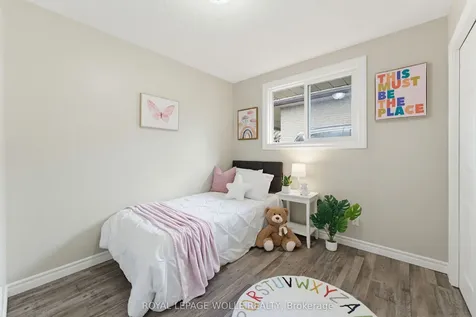 24 Hillmount Street Kitchener ON N2C 2C6