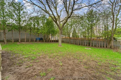 24 Hillmount Street Kitchener ON N2C 2C6