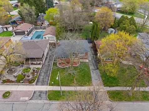 24 Hillmount Street Kitchener ON N2C 2C6
