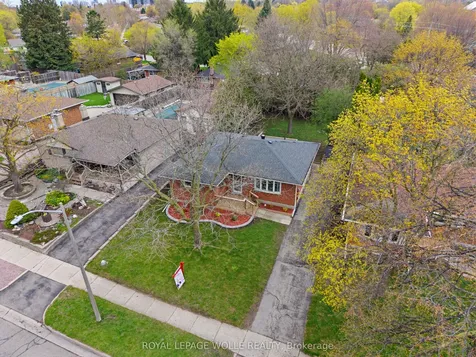 24 Hillmount Street Kitchener ON N2C 2C6