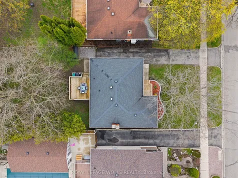 24 Hillmount Street Kitchener ON N2C 2C6