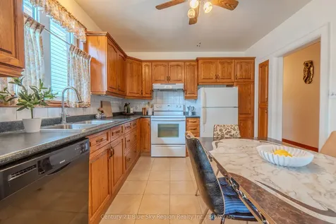 137 Second Avenue E North Bay ON P1B 1L3