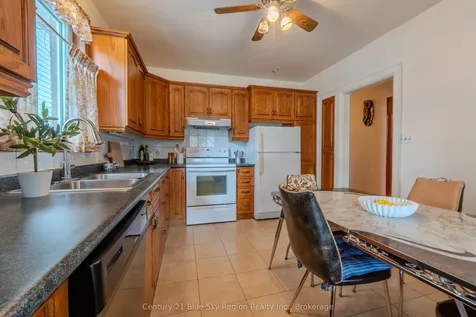 137 Second Avenue E North Bay ON P1B 1L3