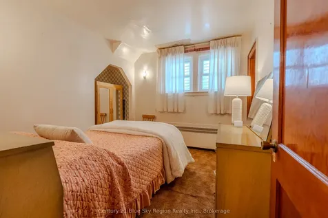 137 Second Avenue E North Bay ON P1B 1L3