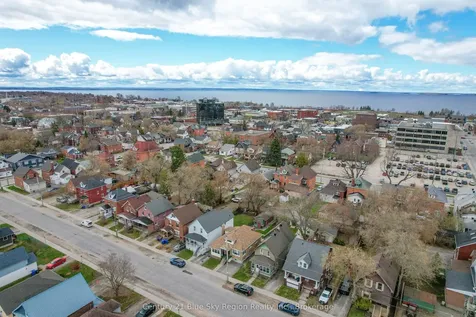 137 Second Avenue E North Bay ON P1B 1L3