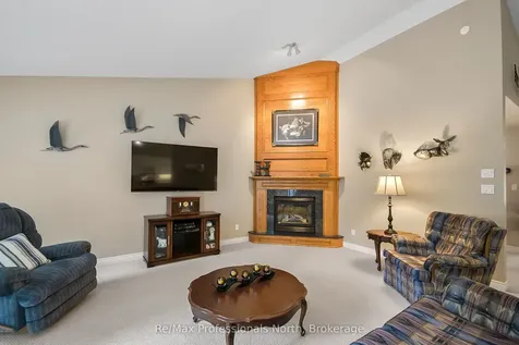 160 Tiffany Trail Gravenhurst ON P1P 1A6