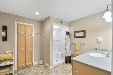 160 Tiffany Trail Gravenhurst ON P1P 1A6