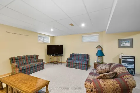 160 Tiffany Trail Gravenhurst ON P1P 1A6