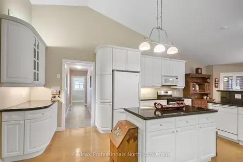 160 Tiffany Trail Gravenhurst ON P1P 1A6