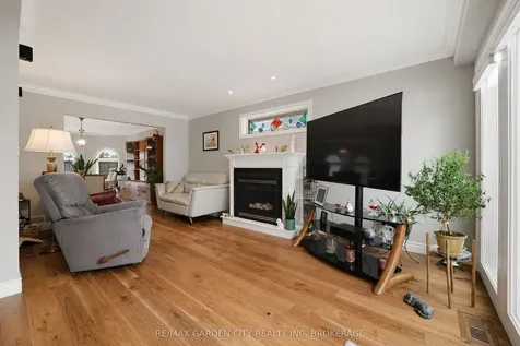 13 Third Avenue St. Catharines ON L2W 1A8