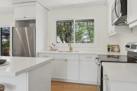 3555 Gainsborough Avenue Niagara Falls ON L2J 2T9