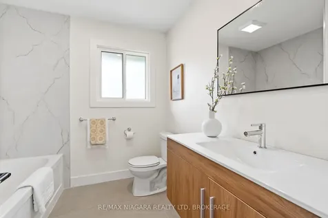 3555 Gainsborough Avenue Niagara Falls ON L2J 2T9