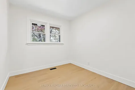 3555 Gainsborough Avenue Niagara Falls ON L2J 2T9