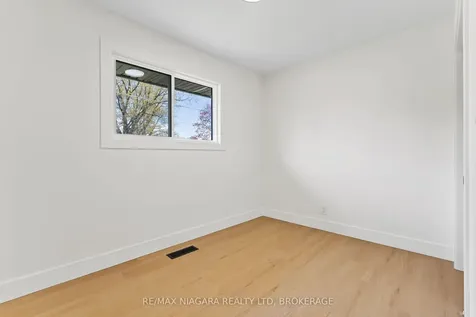 3555 Gainsborough Avenue Niagara Falls ON L2J 2T9