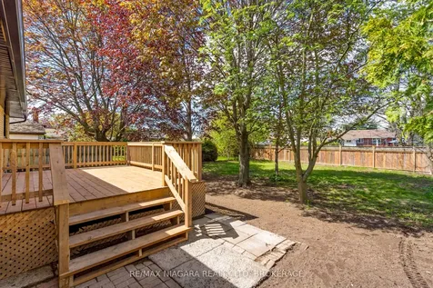 3555 Gainsborough Avenue Niagara Falls ON L2J 2T9