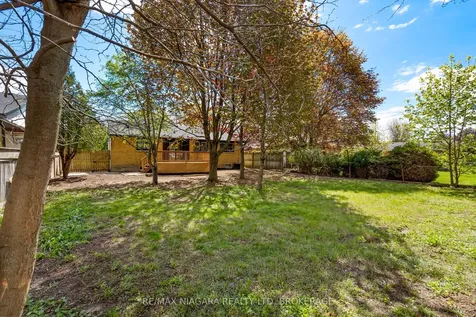 3555 Gainsborough Avenue Niagara Falls ON L2J 2T9
