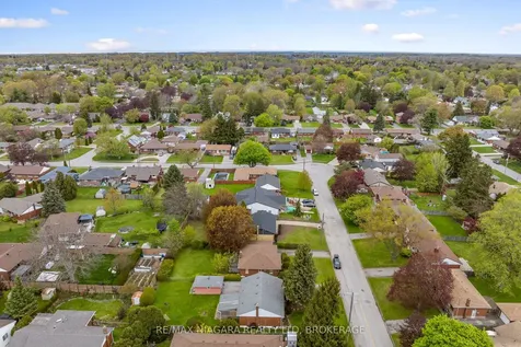 3555 Gainsborough Avenue Niagara Falls ON L2J 2T9