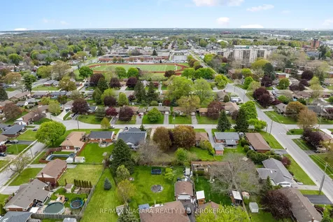 3555 Gainsborough Avenue Niagara Falls ON L2J 2T9