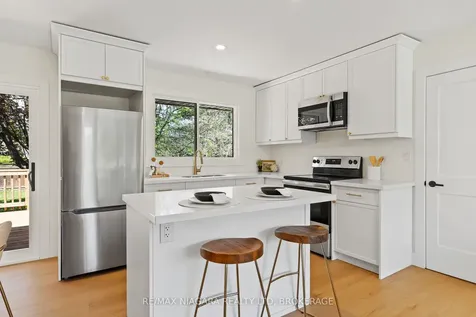 3555 Gainsborough Avenue Niagara Falls ON L2J 2T9