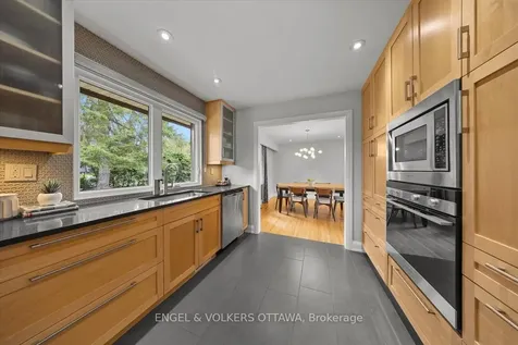 28 Leacock Drive Kanata ON K2K 1S1