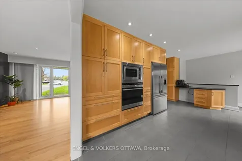 28 Leacock Drive Kanata ON K2K 1S1