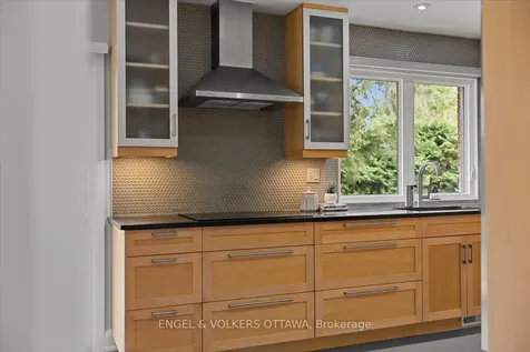 28 Leacock Drive Kanata ON K2K 1S1