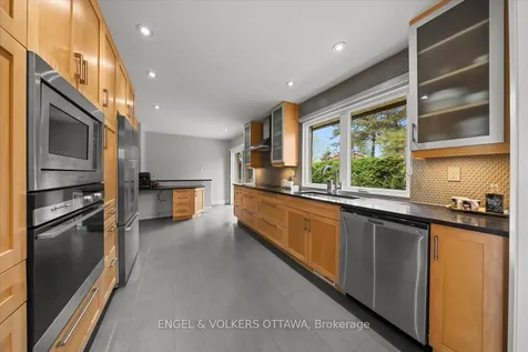 28 Leacock Drive Kanata ON K2K 1S1