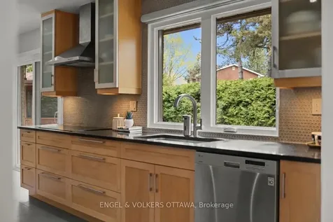 28 Leacock Drive Kanata ON K2K 1S1