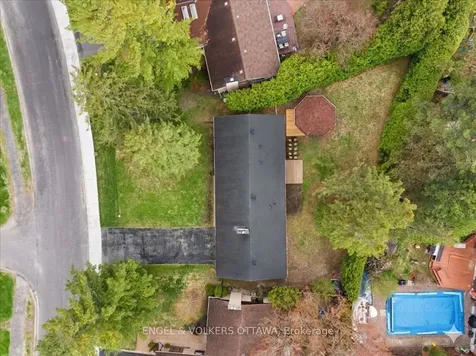 28 Leacock Drive Kanata ON K2K 1S1