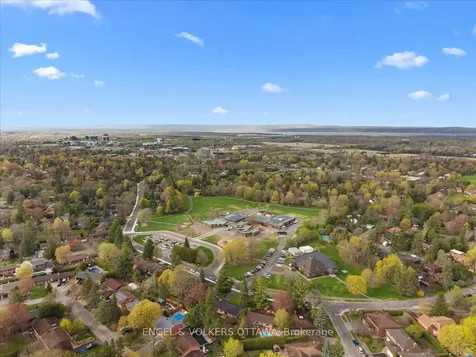28 Leacock Drive Kanata ON K2K 1S1