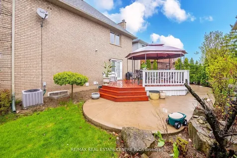 25 Highbury Drive Hamilton ON L8J 2T3