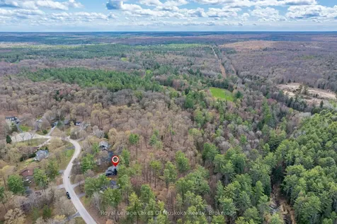 84 Clarke Crescent Huntsville ON P0B 1L0