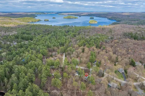 84 Clarke Crescent Huntsville ON P0B 1L0